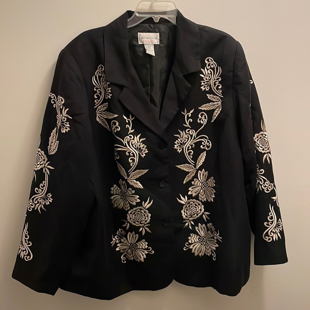 Embroidery button front blazer